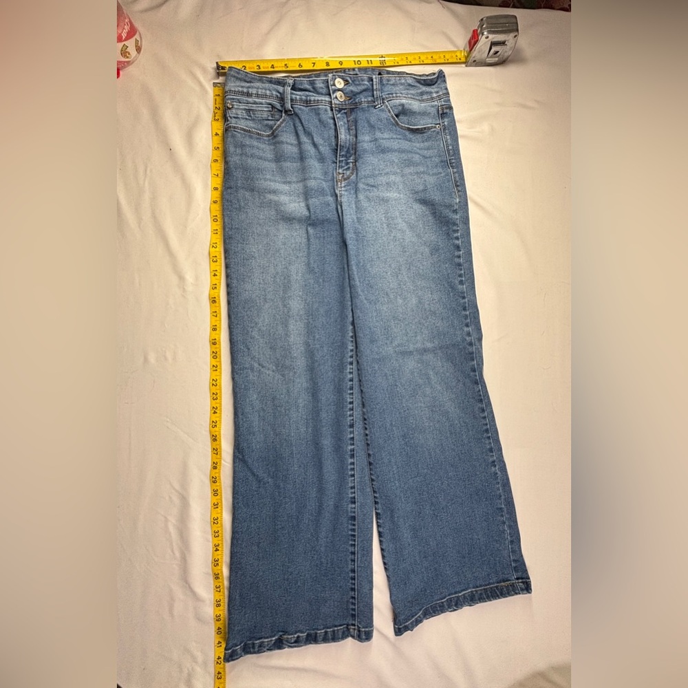 Curve Appeal High-Rise Light Blue Wide Leg Jeans - Flared Fit